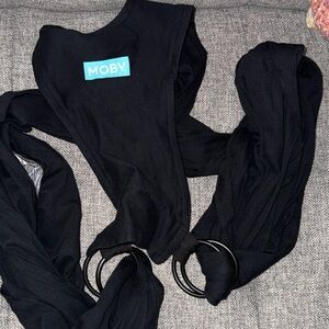 Moby ring sling in black